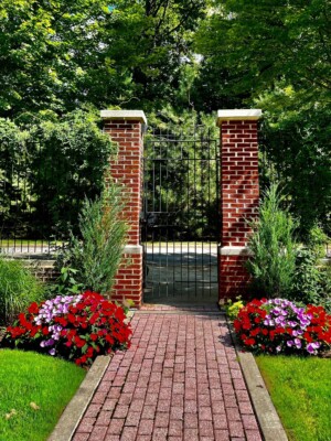 Gorgeous Gardens Gorgeous Gardens - One Bratenahl Place